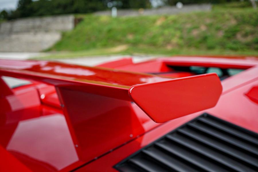 Детали экстерьера Lamborghini Countach LP5000 S Quattrovalvole 1988 года  (фото 53 из 146)